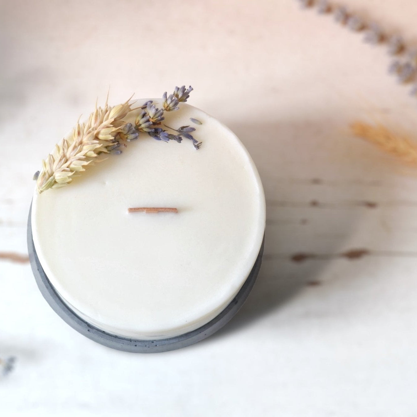 Sojová svíčka s dřevěným knotem na podtácku - Levandule 300g - Inspired by Nature