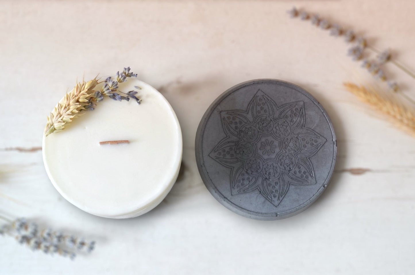 Sojová svíčka s dřevěným knotem na podtácku - Levandule 300g - Inspired by Nature