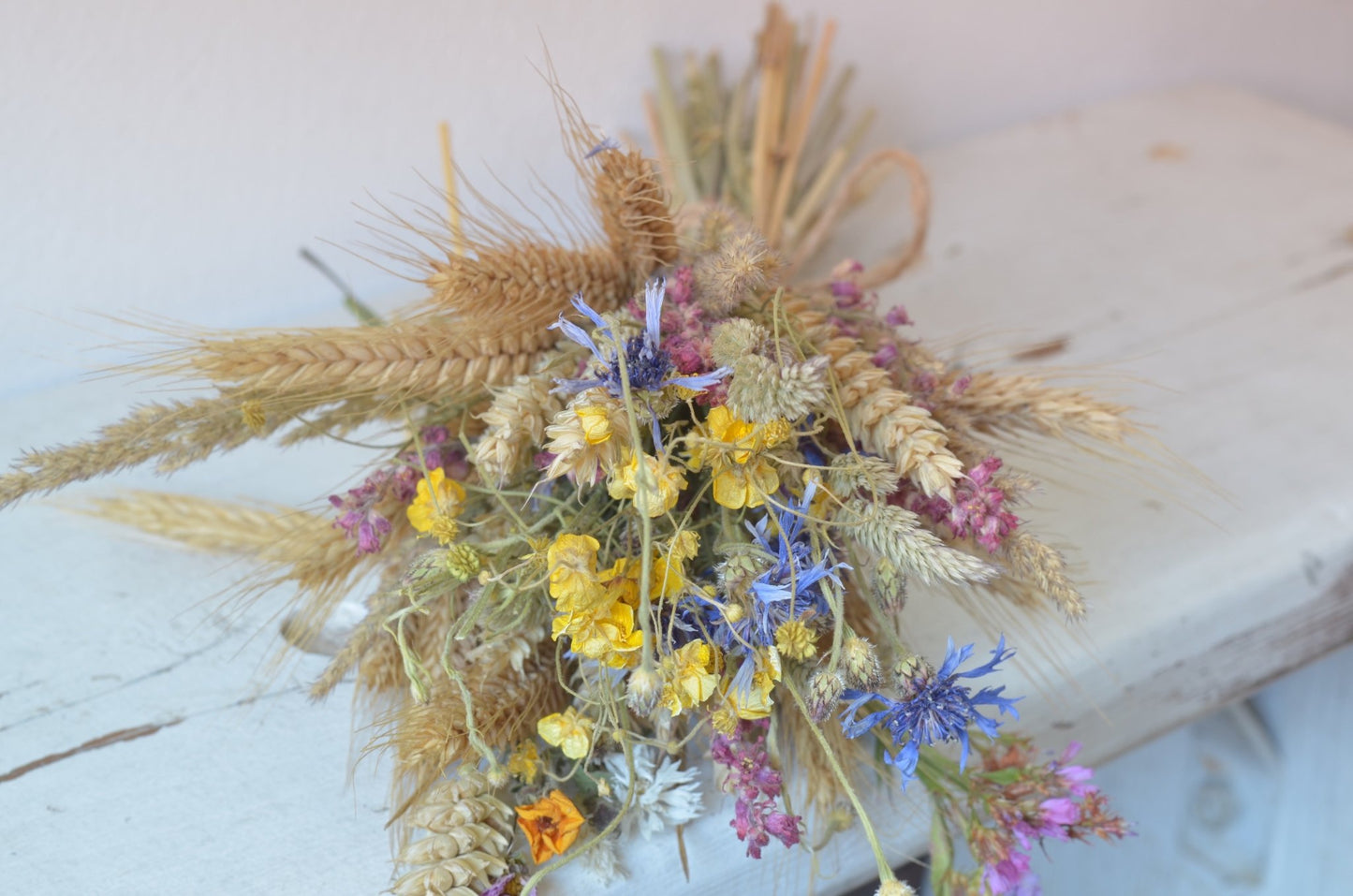 flowers used for Sojová svíčka s dřevěným knotem v betonu. - Letní 180g - Inspired by Nature