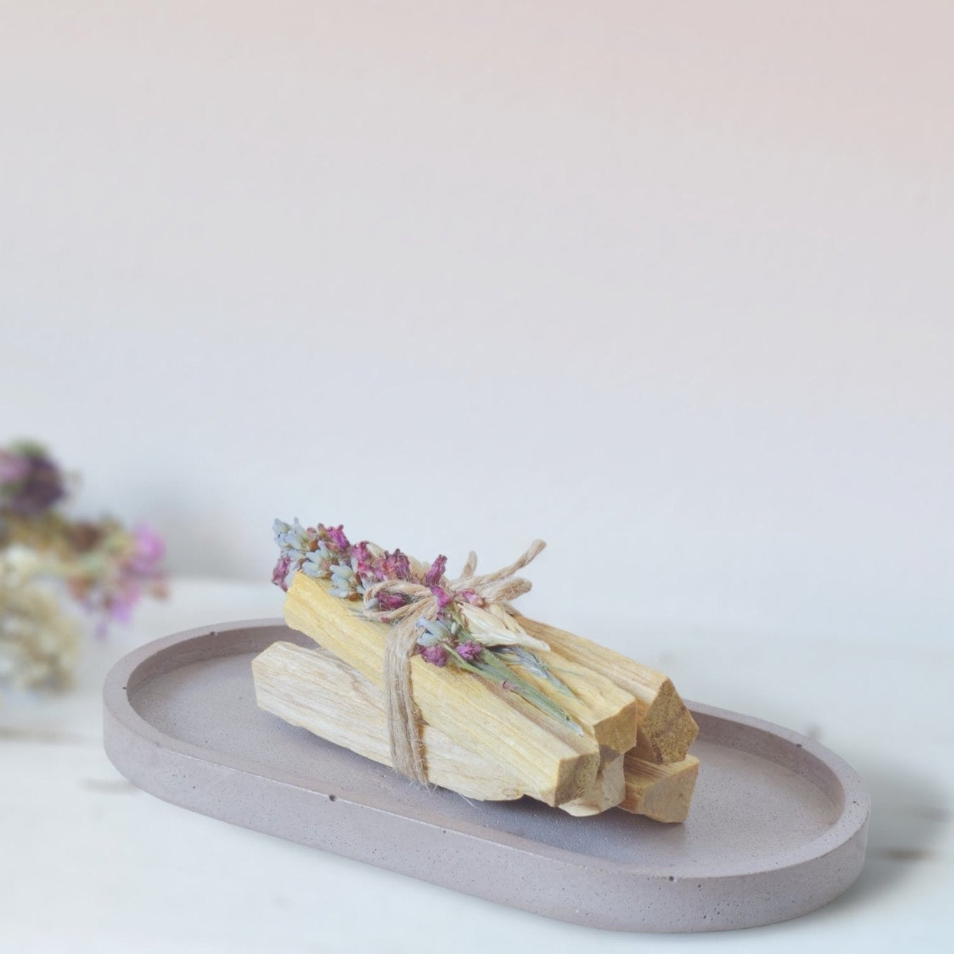 Vykuřovadlo - Palo Santo s podtáckem - Inspired by Nature. Front point of view