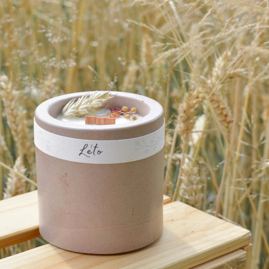 Náš letní signature blend – svěží, lehce ovocný a s kapkou slunce. Kombinace citrusových tónů, bylinek a tepla, které připomíná prázdniny bez starostí.