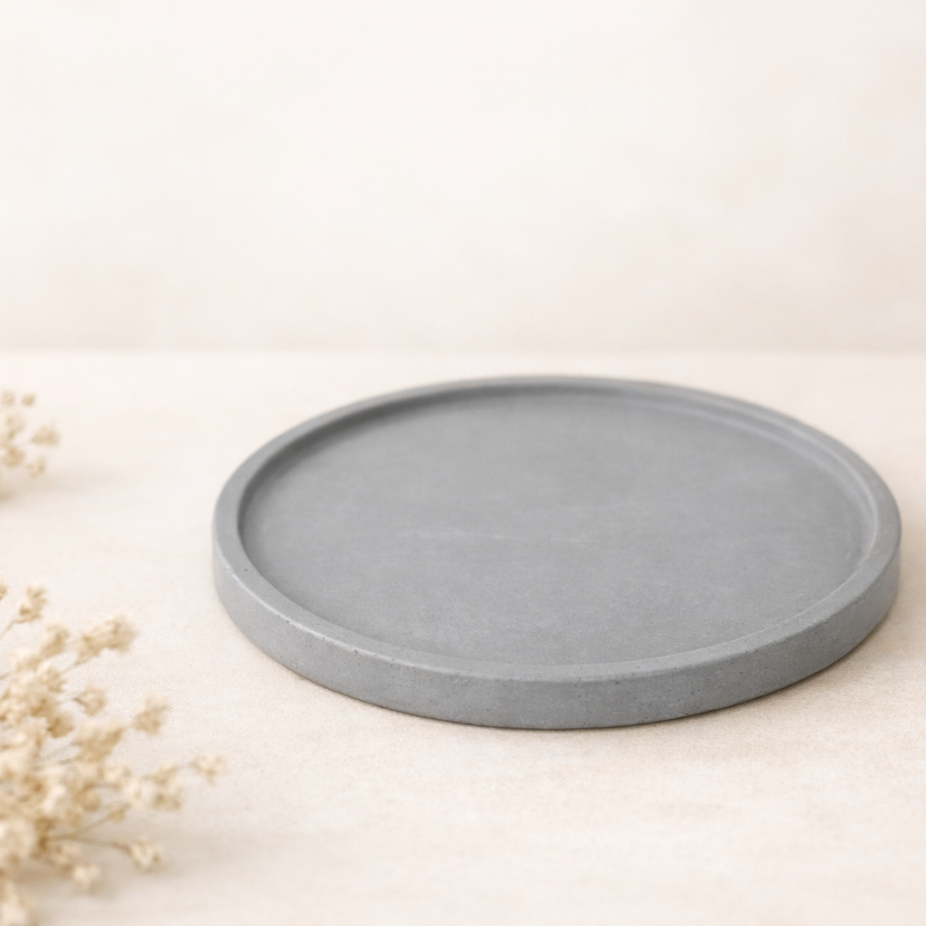 kulaty podtacek tmave sedy na svetlem pozadi